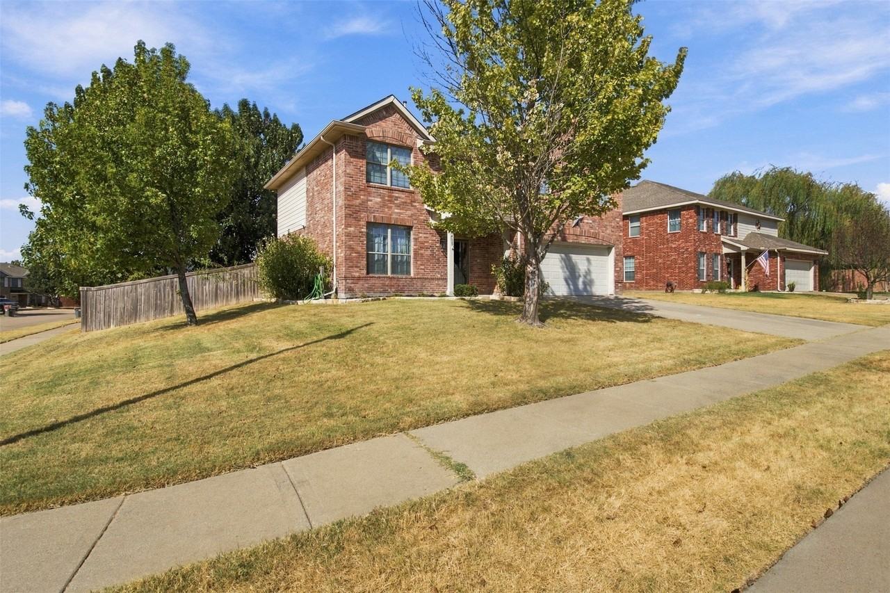 2419 Pheasant Run - Photo 3 of 29