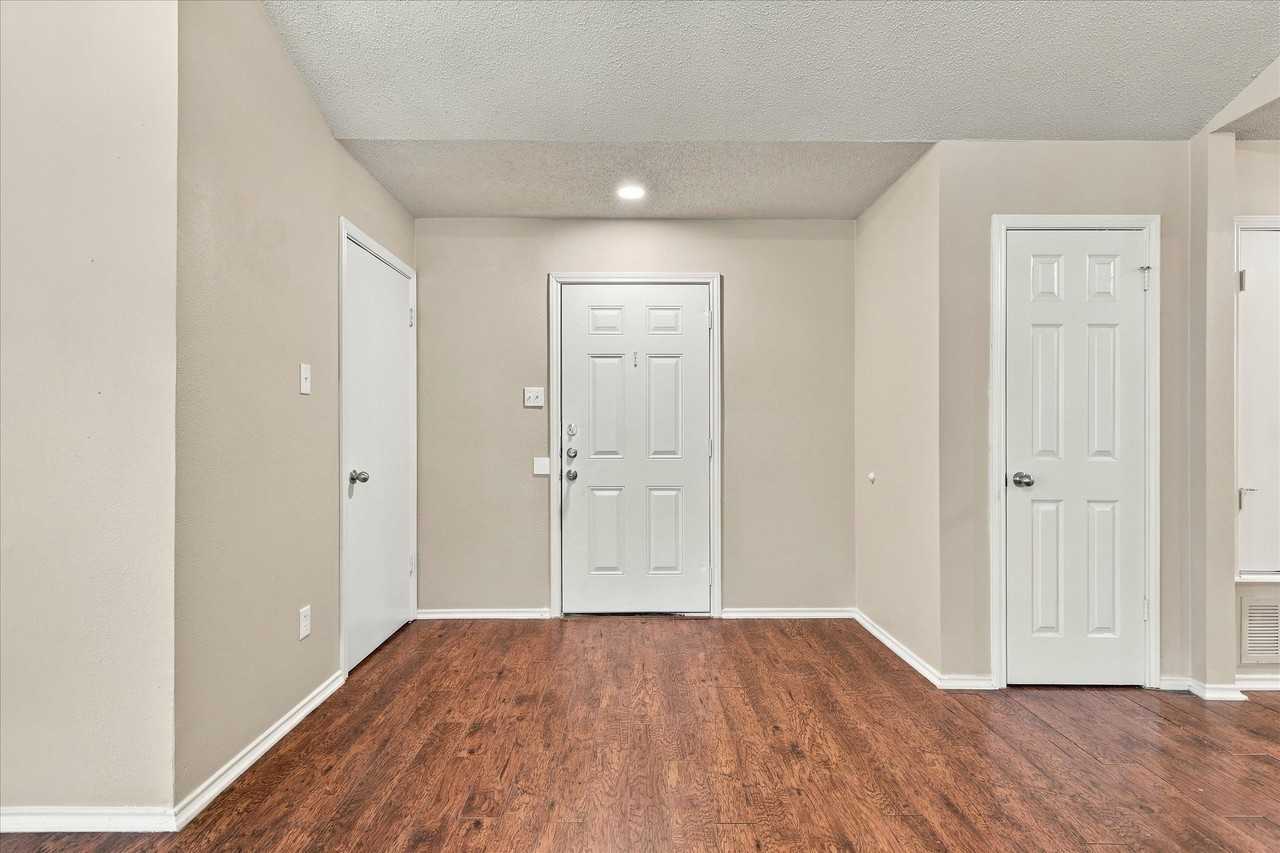 1328 Homestead St - Photo 4 of 29