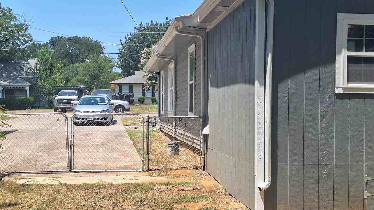 705 Vine St - Photo 2 of 24