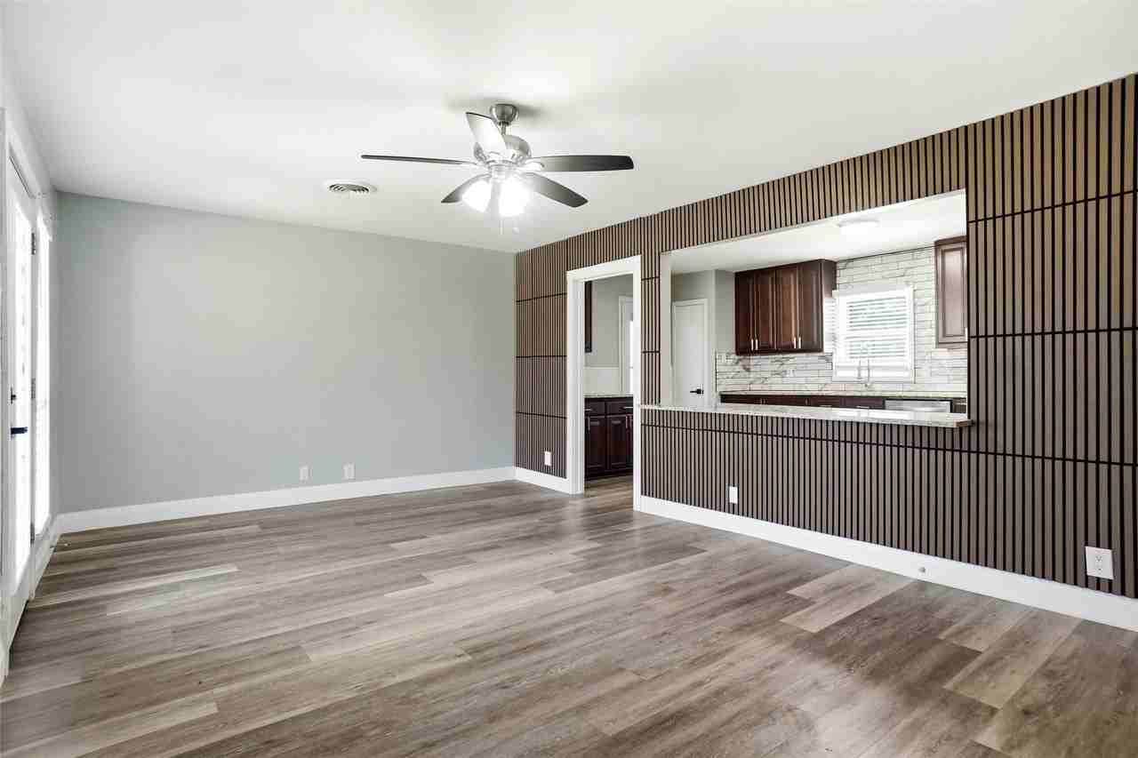 705 Vine St - Photo 3 of 24
