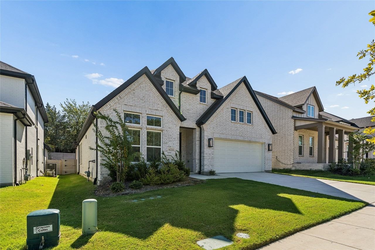 2216 Lakelet Dr - Photo 3 of 39
