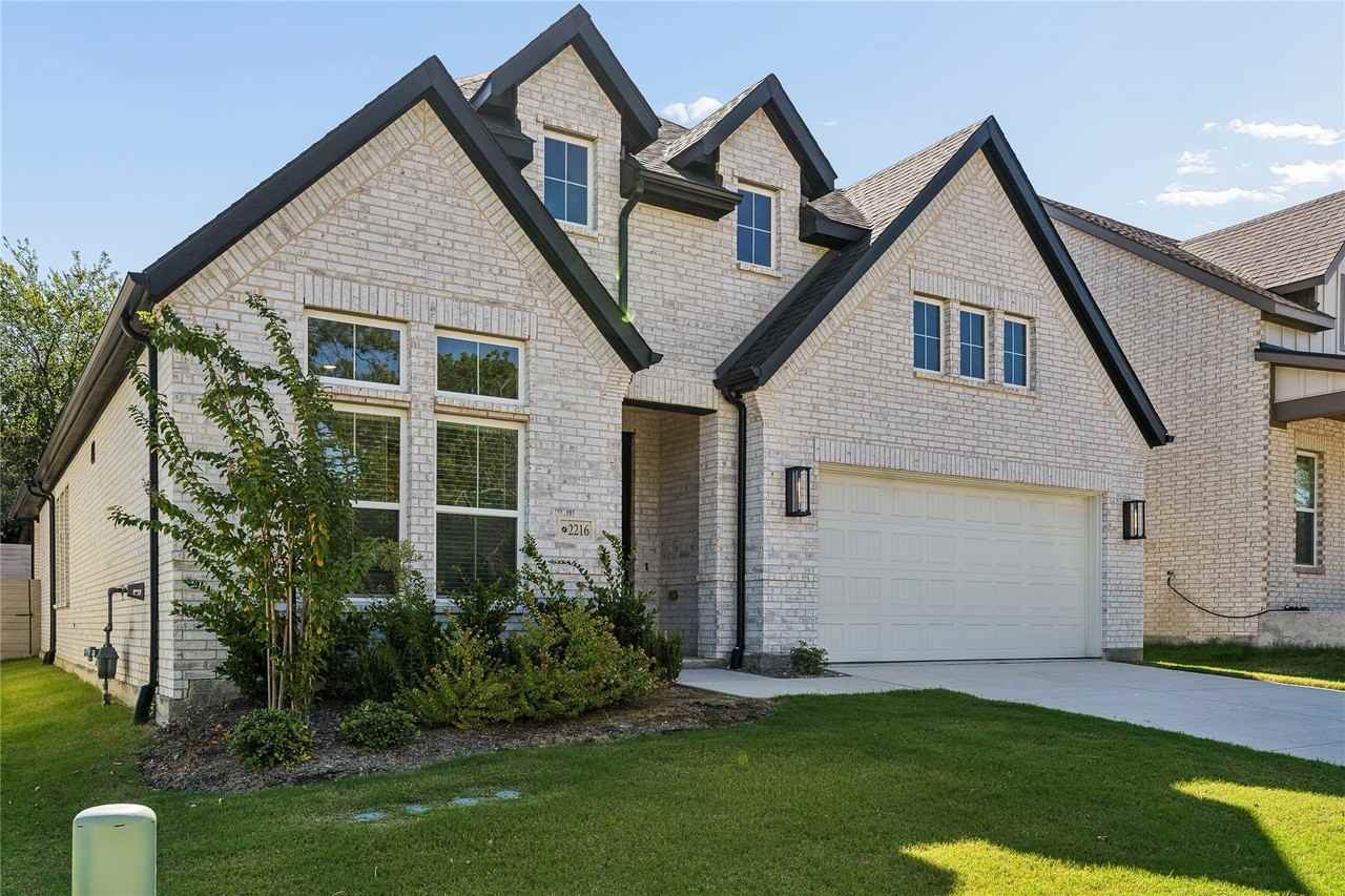 2216 Lakelet Dr - Photo 4 of 39