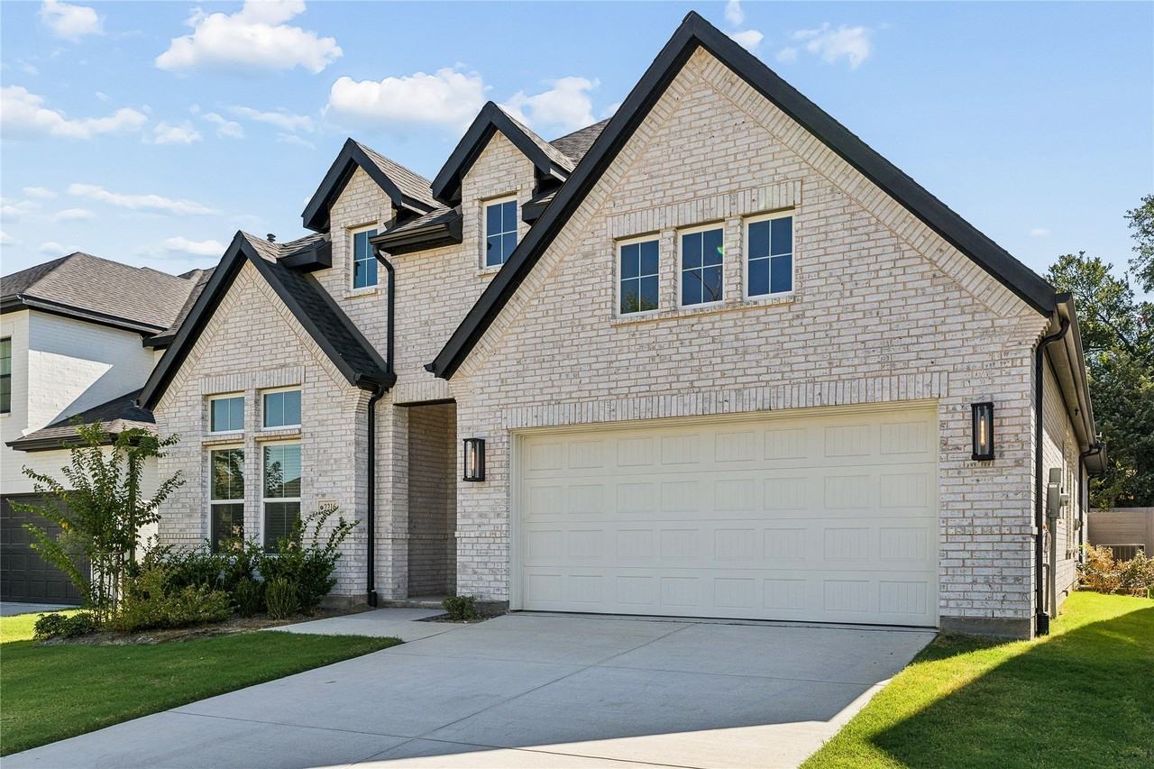 2216 Lakelet Dr - Photo 6 of 39
