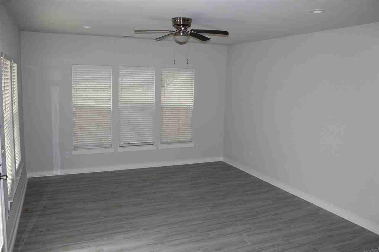 810 Dover St - Photo 3 of 28