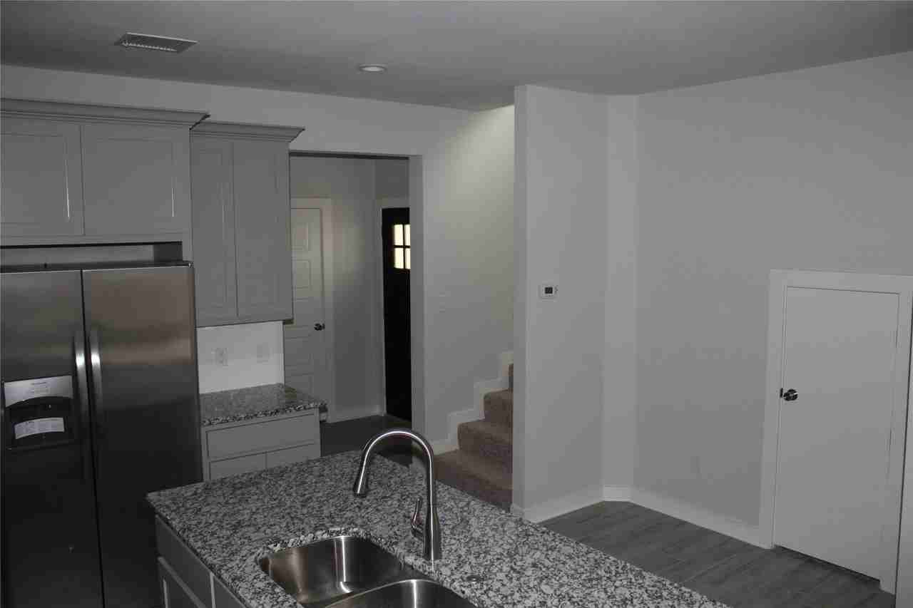 810 Dover St - Photo 5 of 28