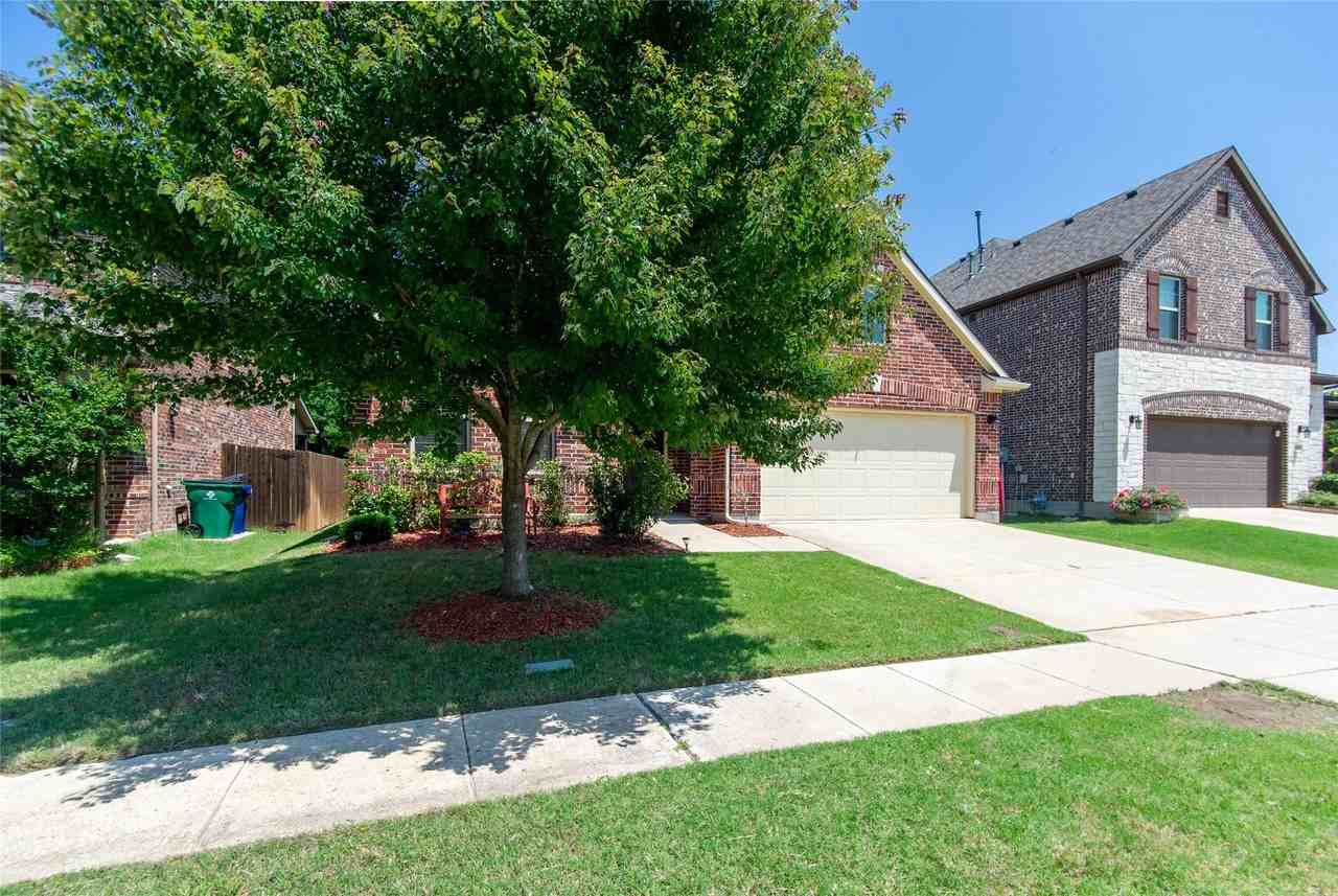1404 Suttonview Dr - Photo 3 of 32