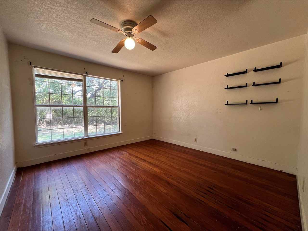 305 East Rd - Photo 7 of 9