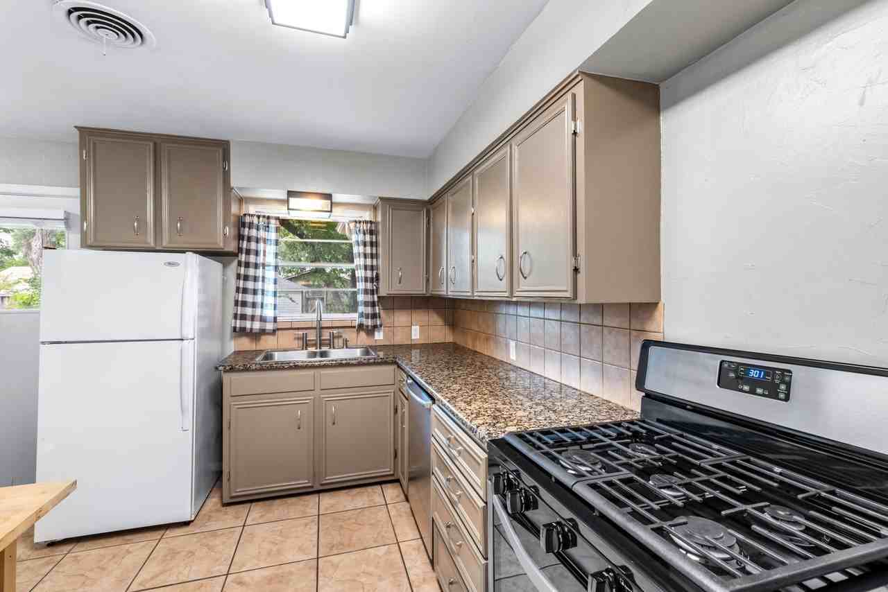 704 Downing Dr - Photo 3 of 20