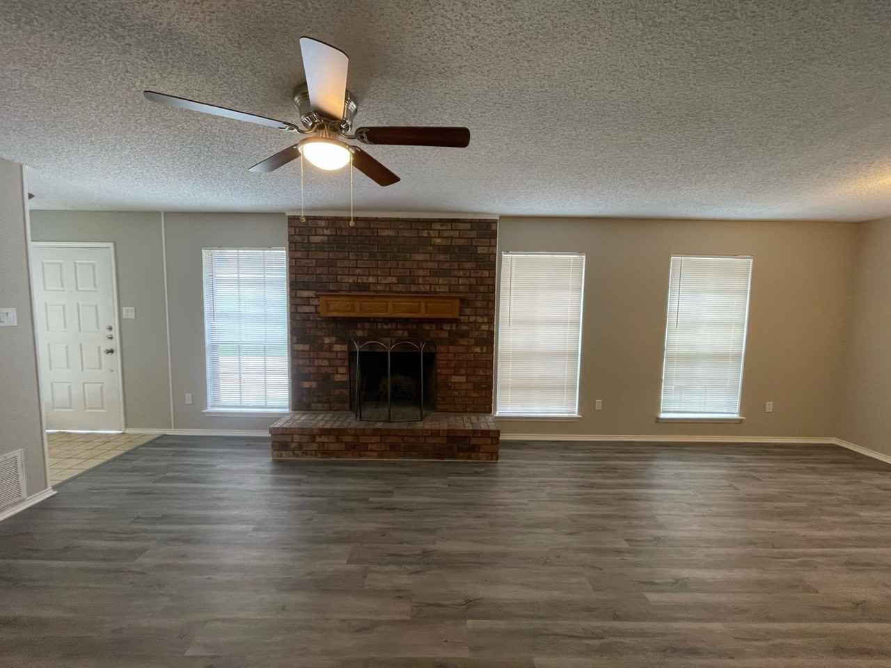 5227 Wild Horse Ct - Photo 2 of 10