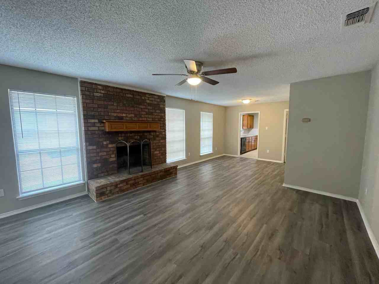 5227 Wild Horse Ct - Photo 3 of 10
