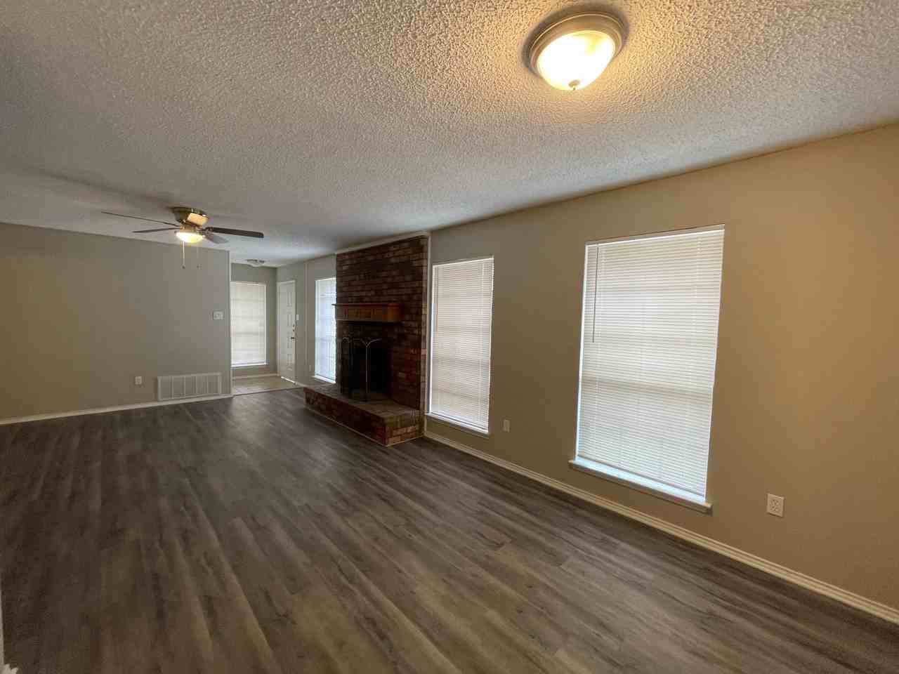 5227 Wild Horse Ct - Photo 4 of 10