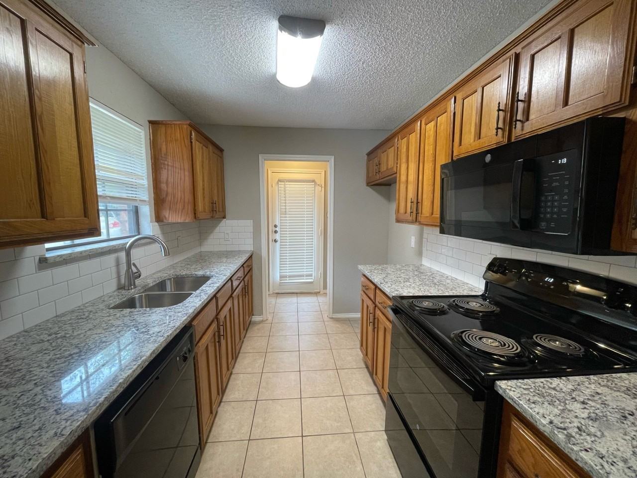5227 Wild Horse Ct - Photo 5 of 10