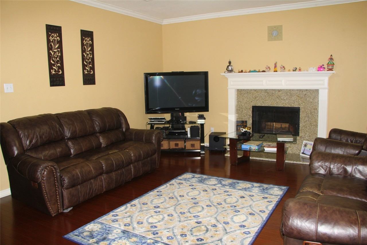 1422 Santa Fe Trl - Photo 2 of 6