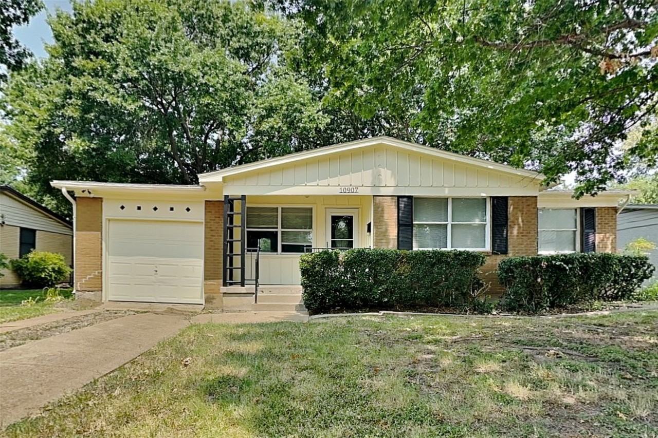 10907 Cotillion Dr - Photo 2 of 15