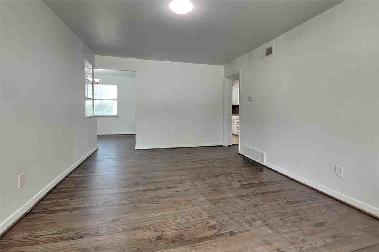 10907 Cotillion Dr - Photo 4 of 15