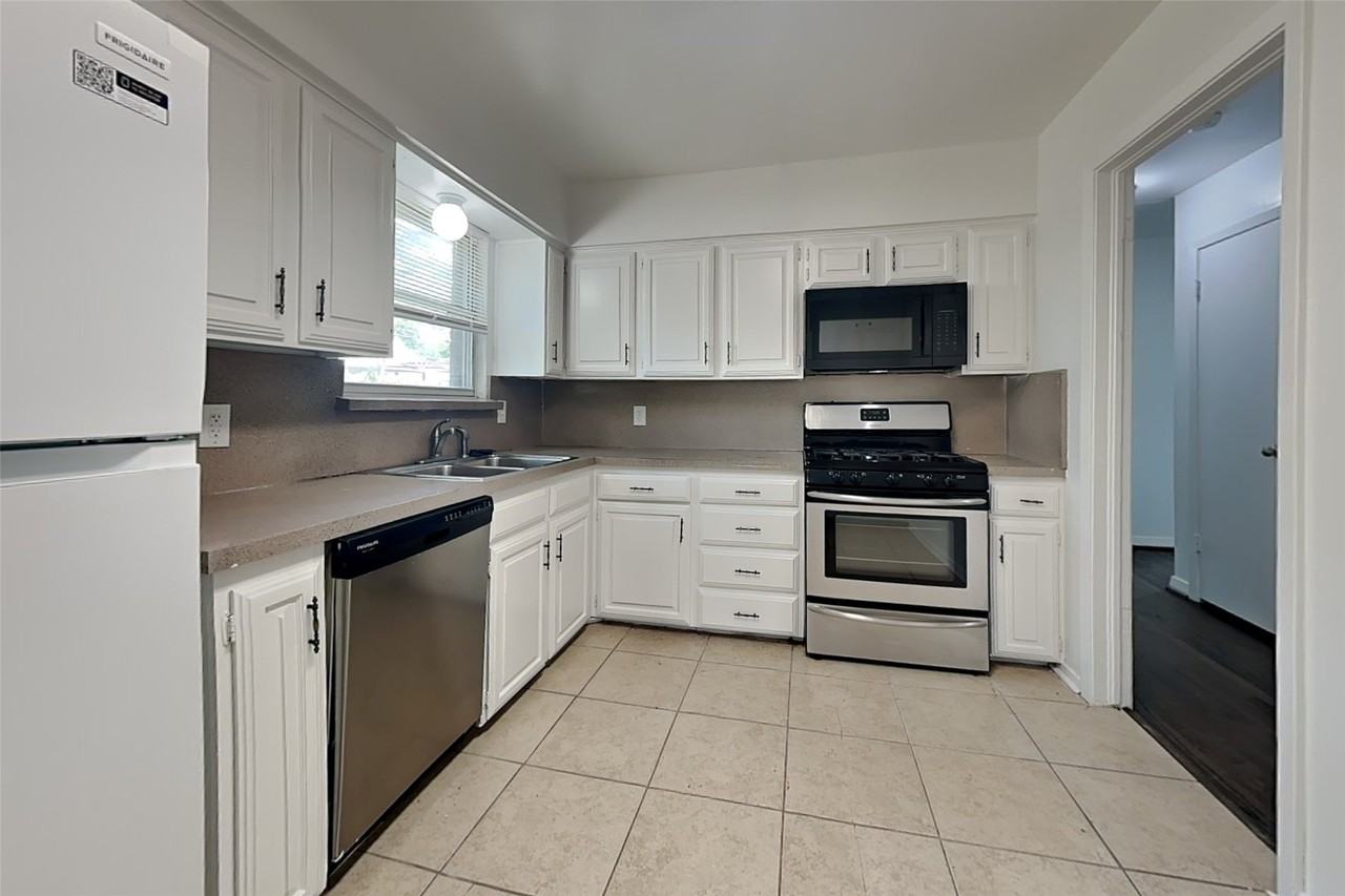 10907 Cotillion Dr - Photo 6 of 15