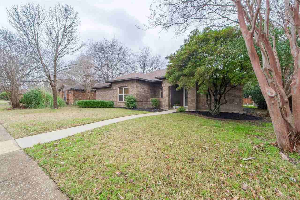 2901 Hampshire Dr - Photo 4 of 29