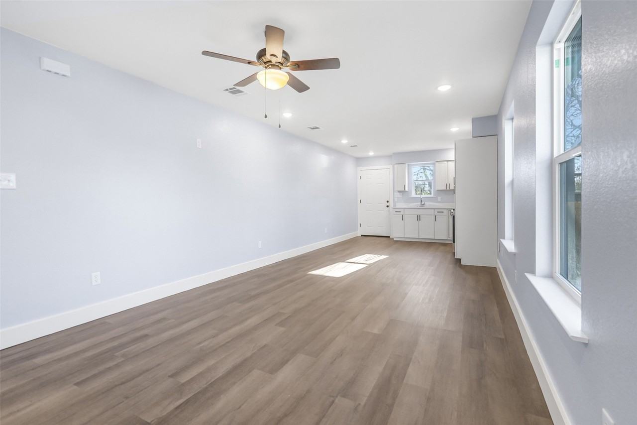 401 Miller St - Photo 4 of 24