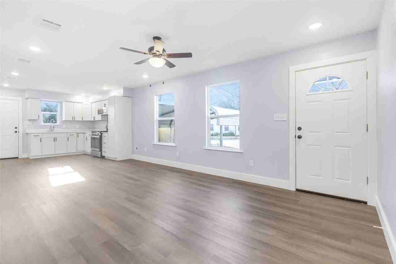 401 Miller St - Photo 5 of 24