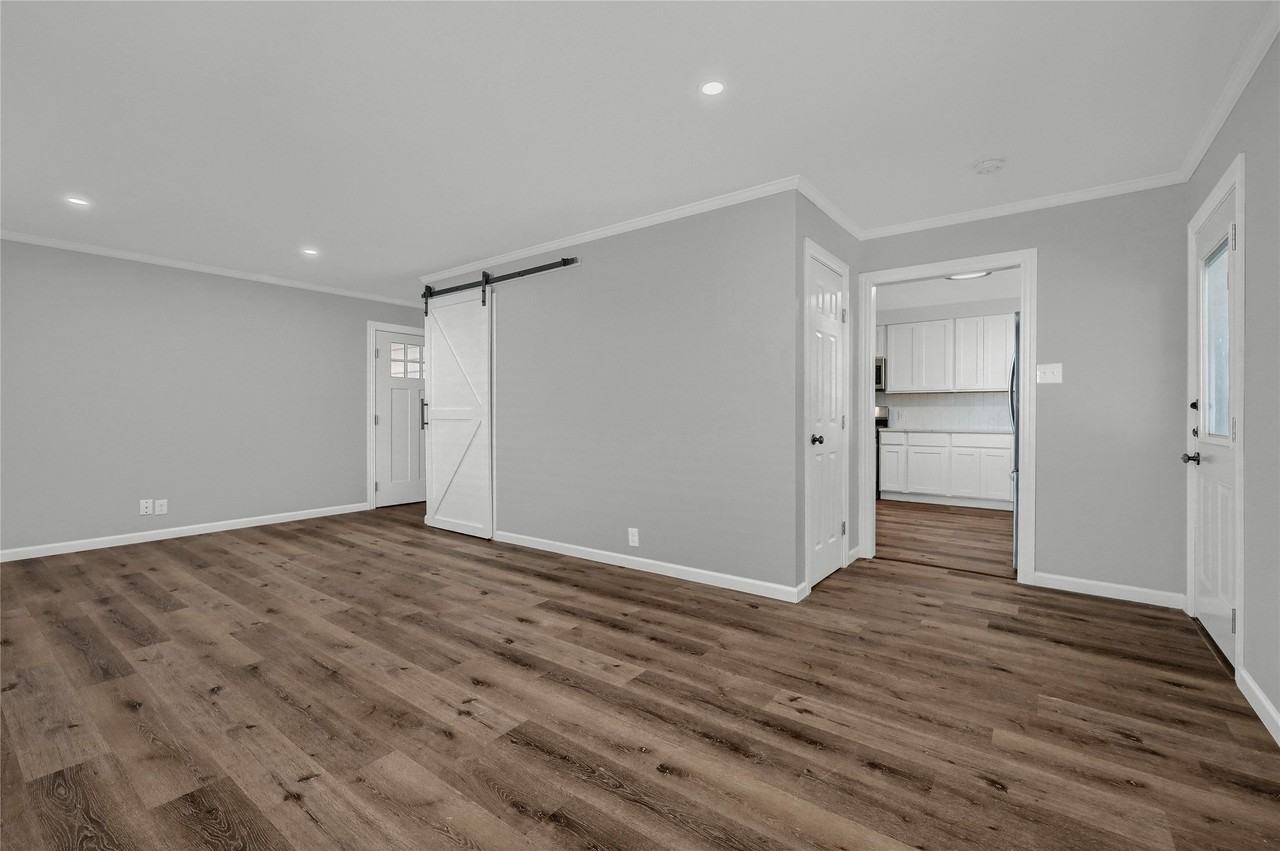 204 N Holly Ave - Photo 6 of 20