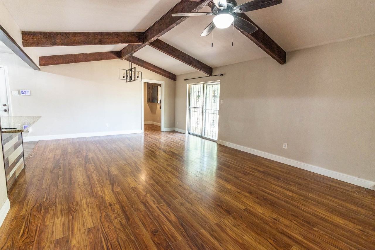115 E Allen St - Photo 3 of 12