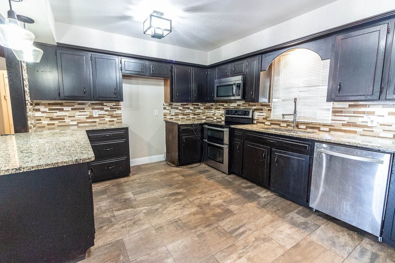115 E Allen St - Photo 5 of 12