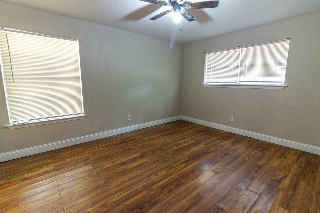115 E Allen St - Photo 6 of 12