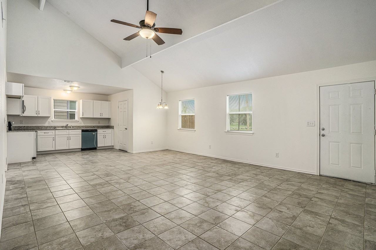 405 Whitney Ct - Photo 5 of 23