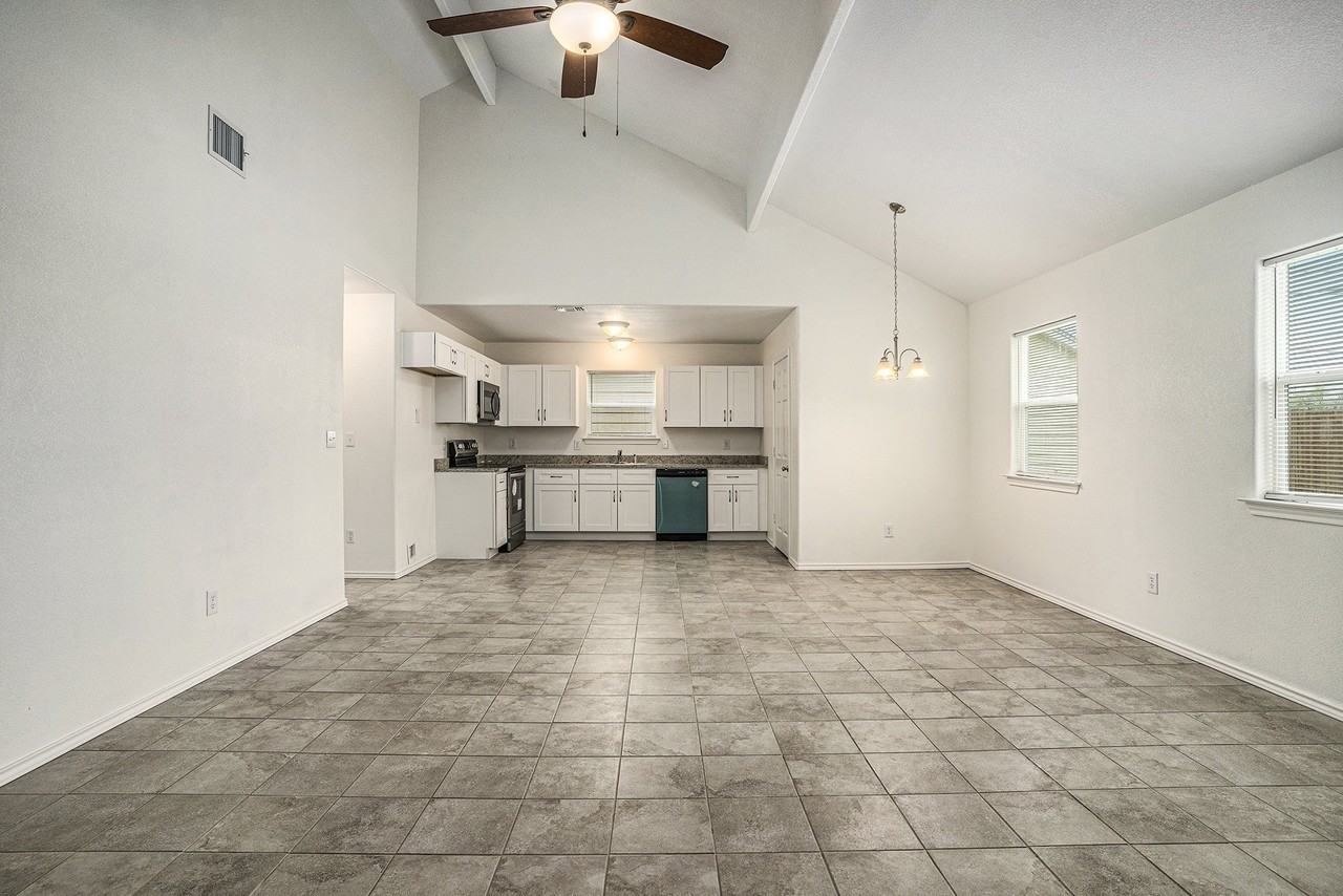 405 Whitney Ct - Photo 6 of 23