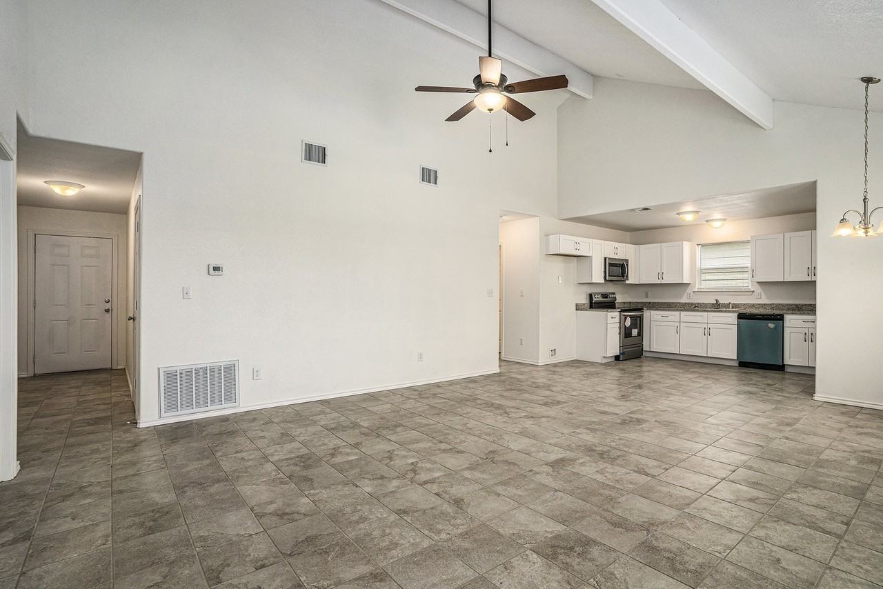 405 Whitney Ct - Photo 7 of 23