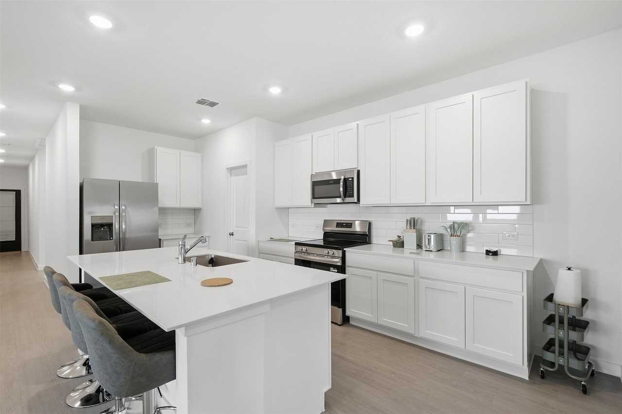 647 Fisher Ln - Photo 6 of 27