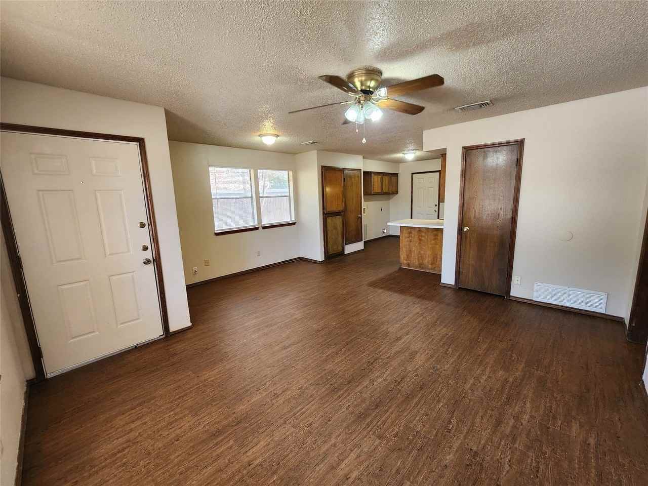3211 Eastridge Dr - Photo 3 of 14