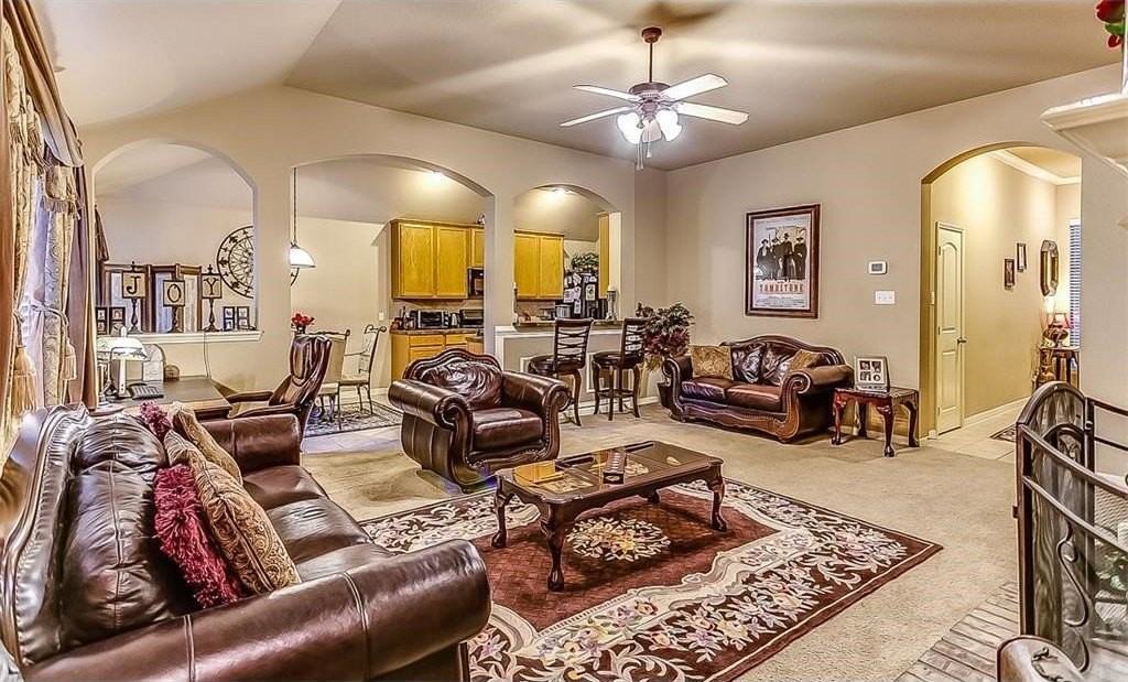 1505 Sparrow Ln - Photo 3 of 22