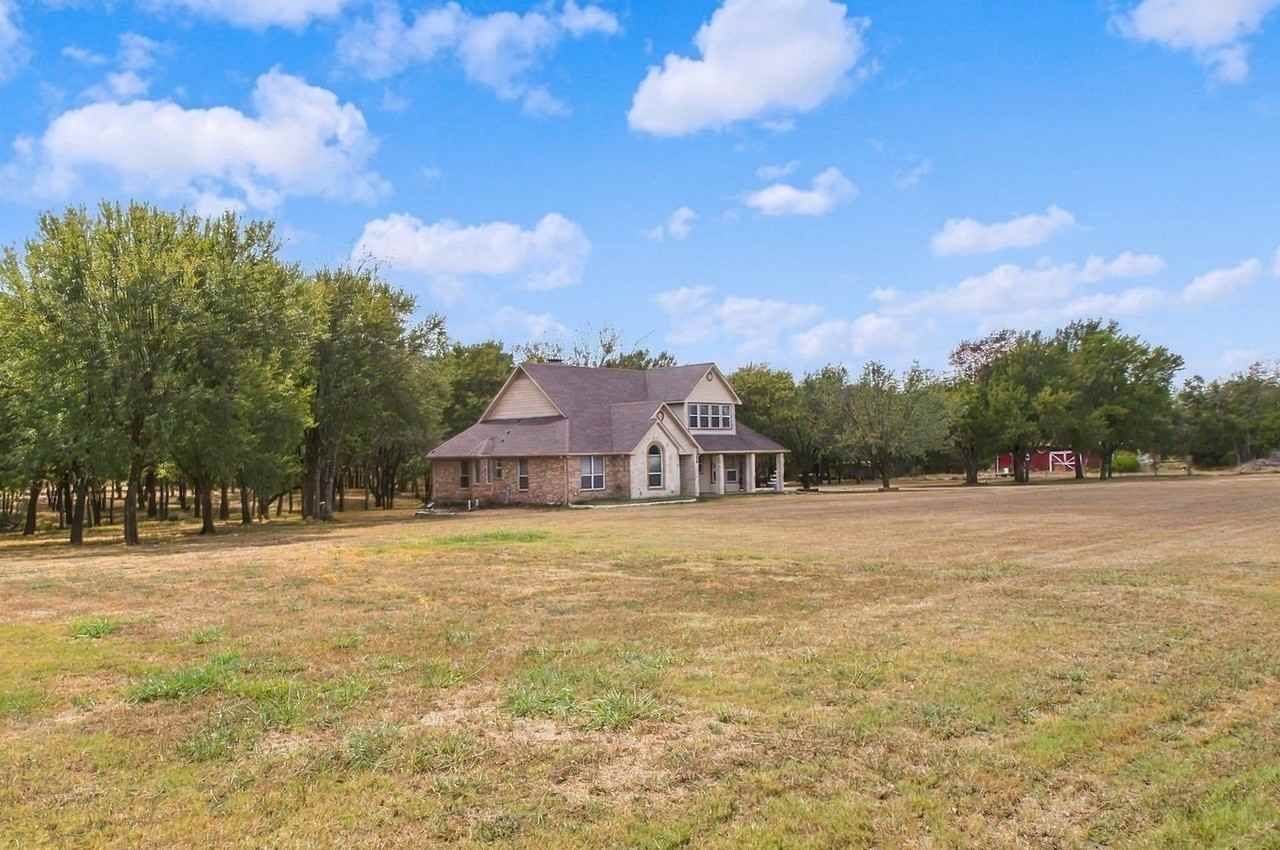 449 Johns Ln - Photo 2 of 40