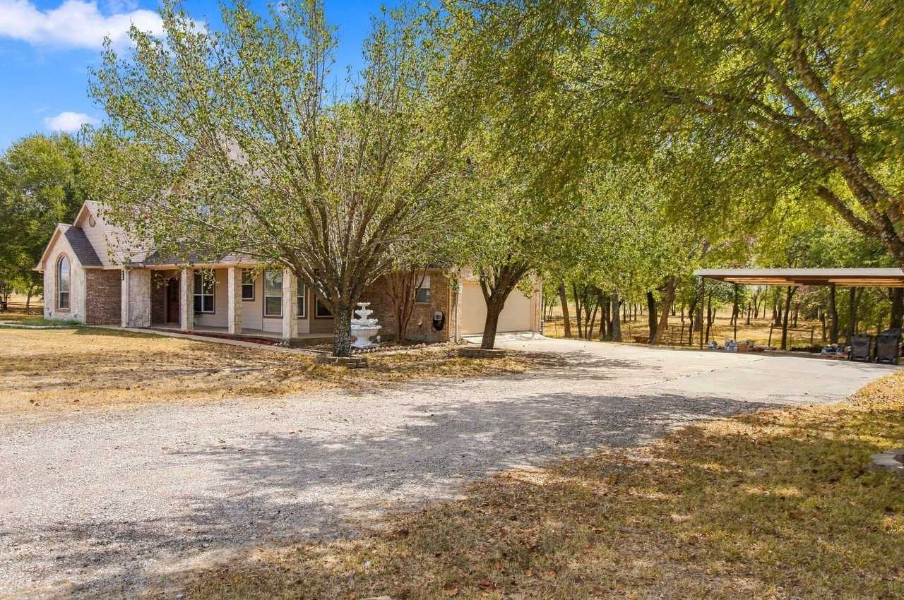 449 Johns Ln - Photo 4 of 40