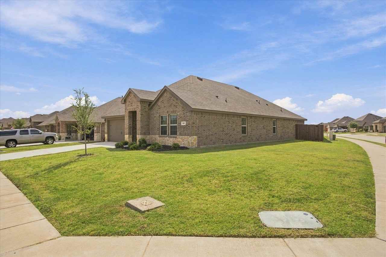 227 Happywell Ln - Photo 2 of 31