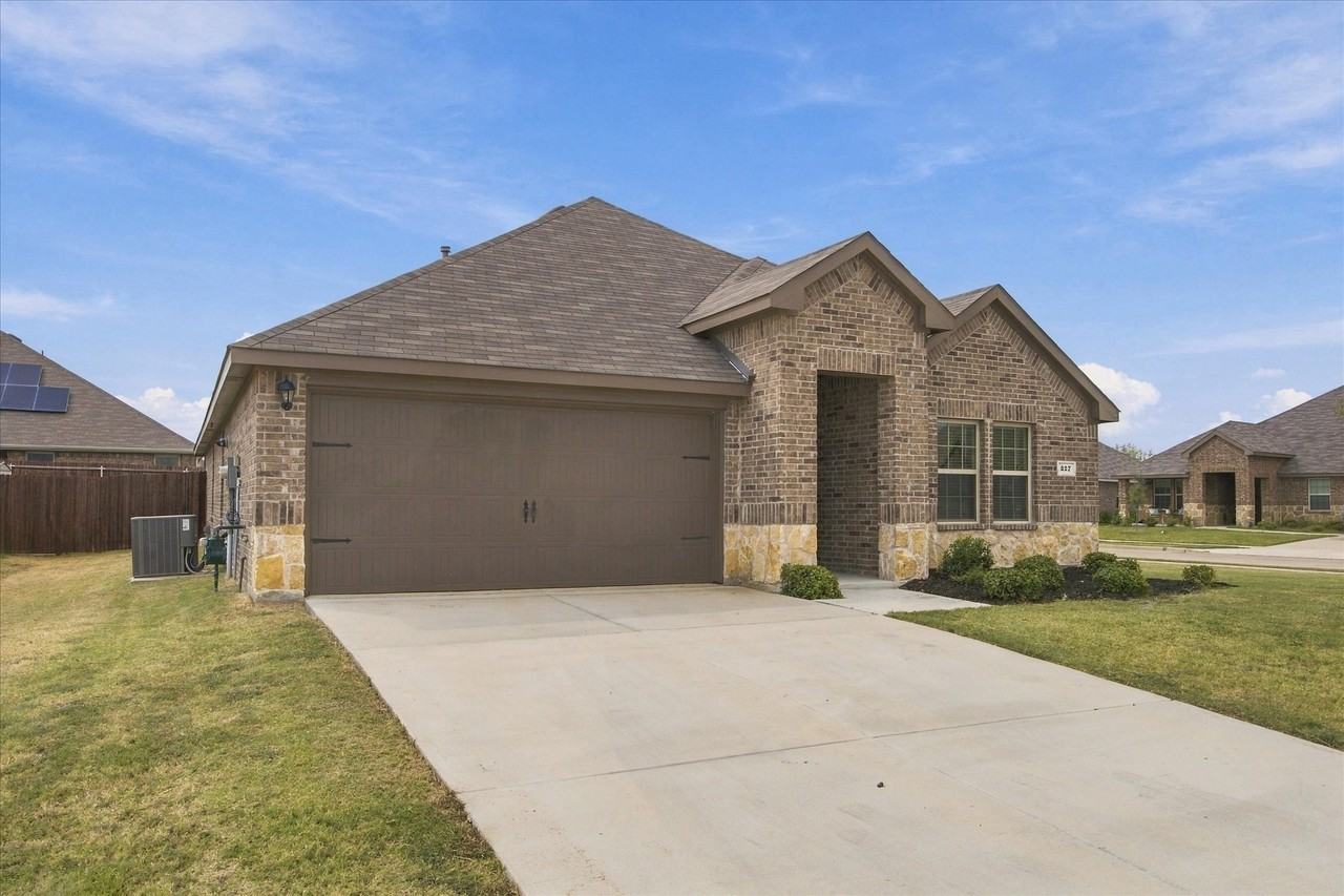 227 Happywell Ln - Photo 4 of 31