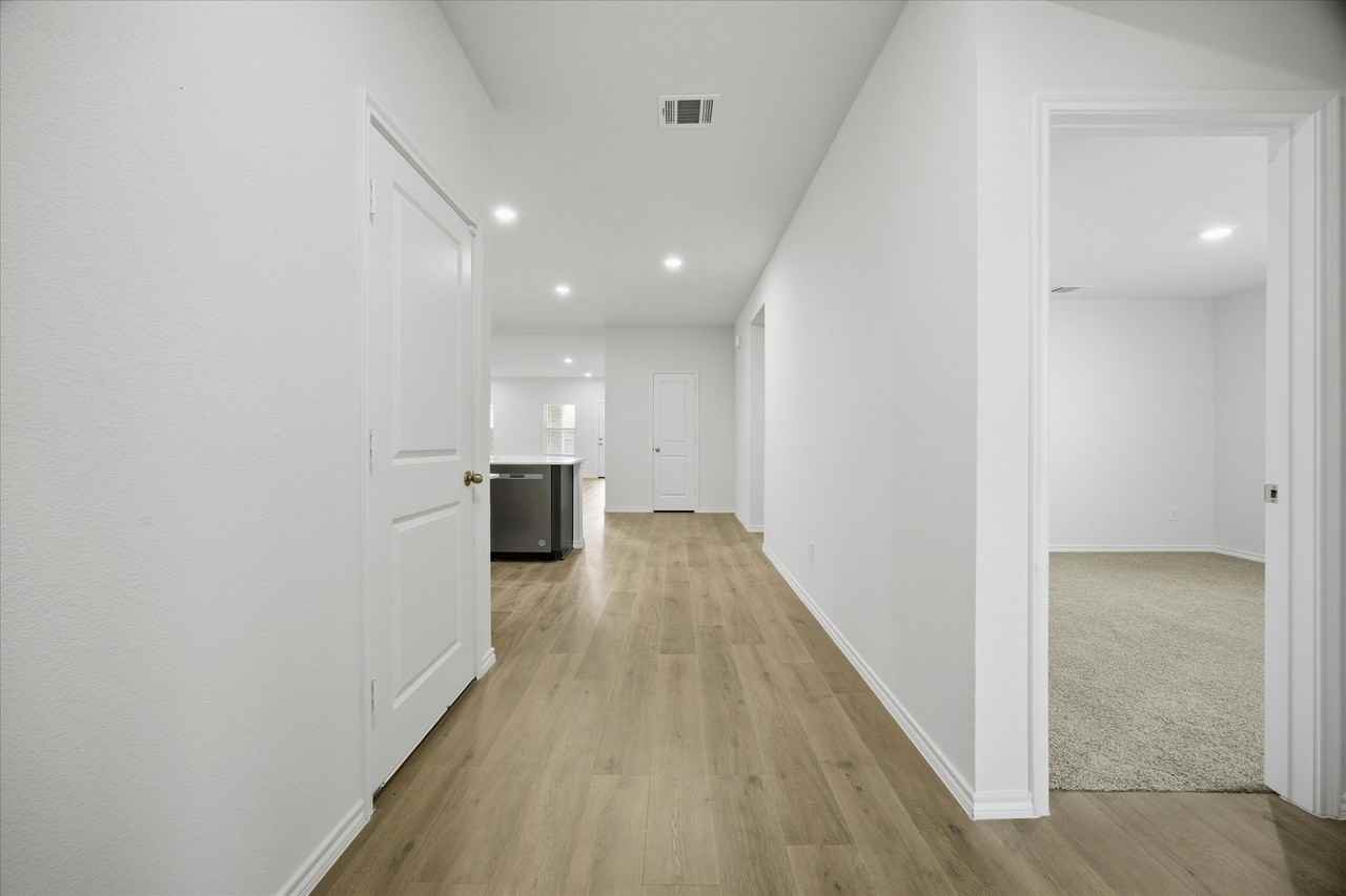 227 Happywell Ln - Photo 5 of 31