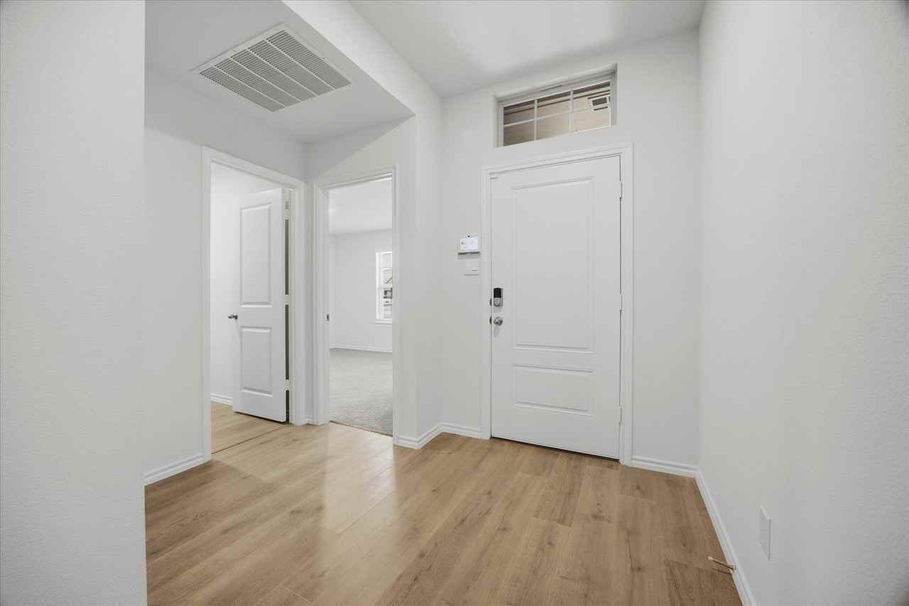 227 Happywell Ln - Photo 6 of 31