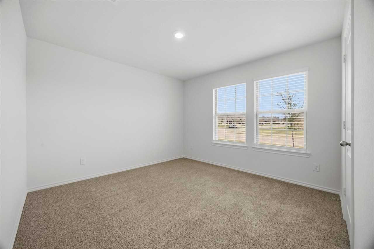 227 Happywell Ln - Photo 7 of 31