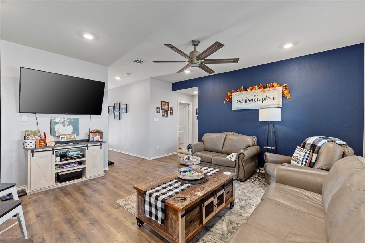 511 Pine Hollow Way - Photo 3 of 17