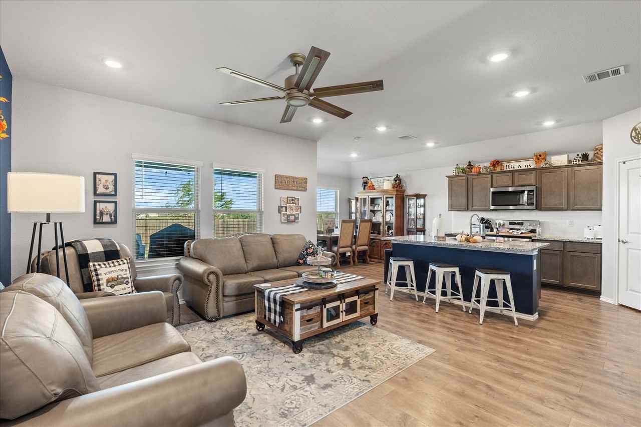 511 Pine Hollow Way - Photo 4 of 17