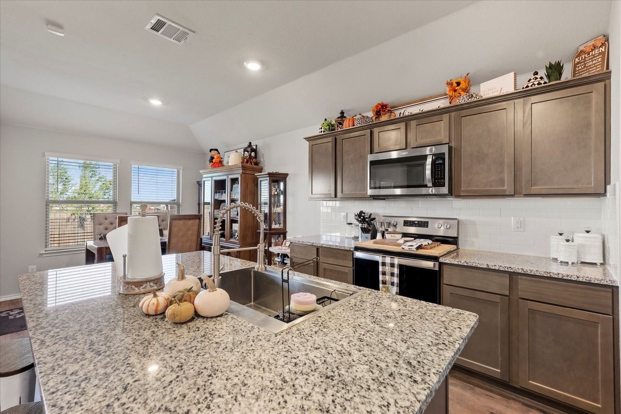 511 Pine Hollow Way - Photo 6 of 17