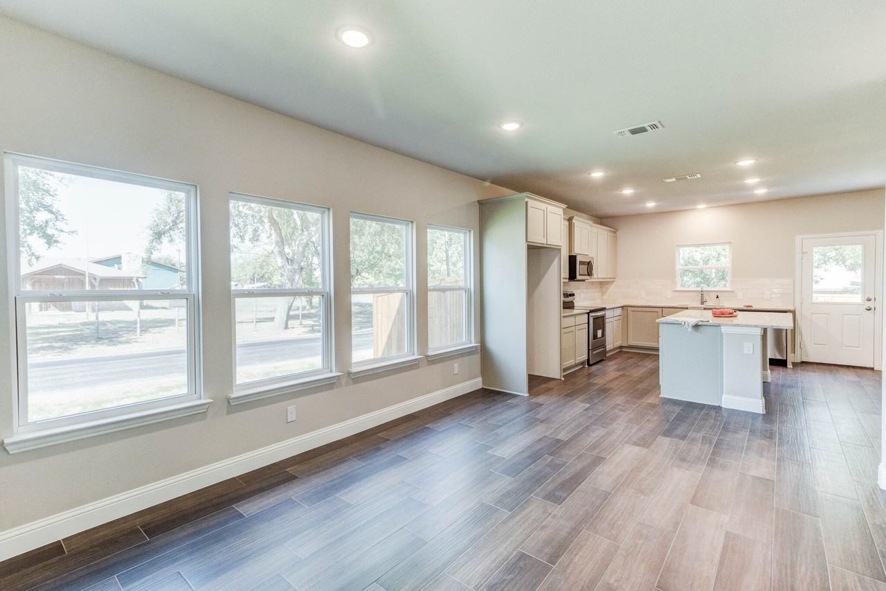 789 Wa Denton Dr - Photo 4 of 30