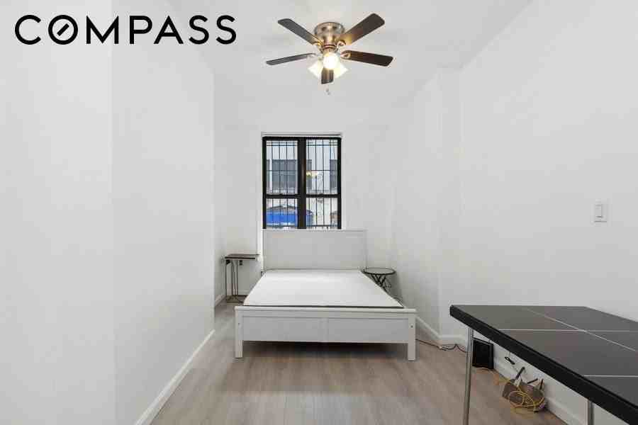 239 W 26th St #1E - Photo 3 of 4