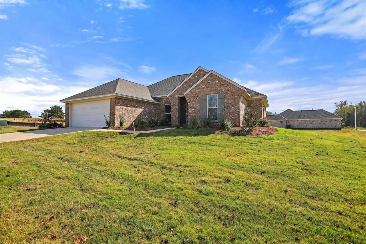 577 Patrick Farms Dr - Photo 2 of 27