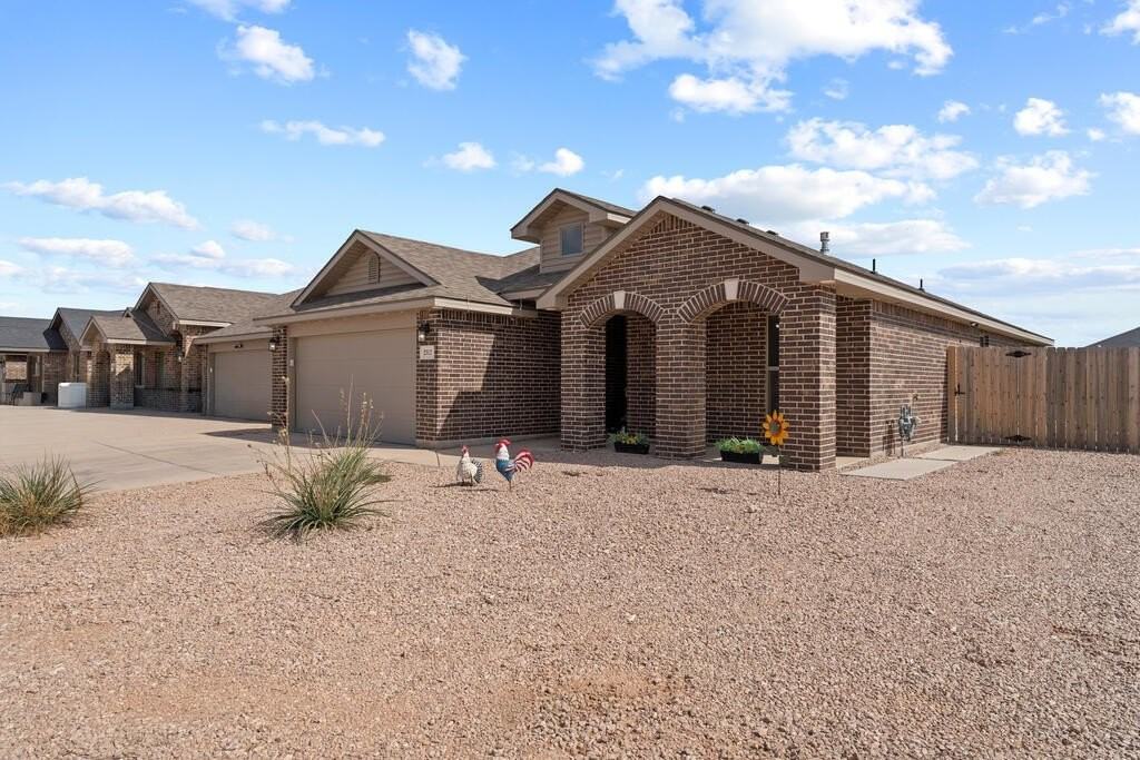 2512 Blazing Saddle Blvd - Photo 3 of 24