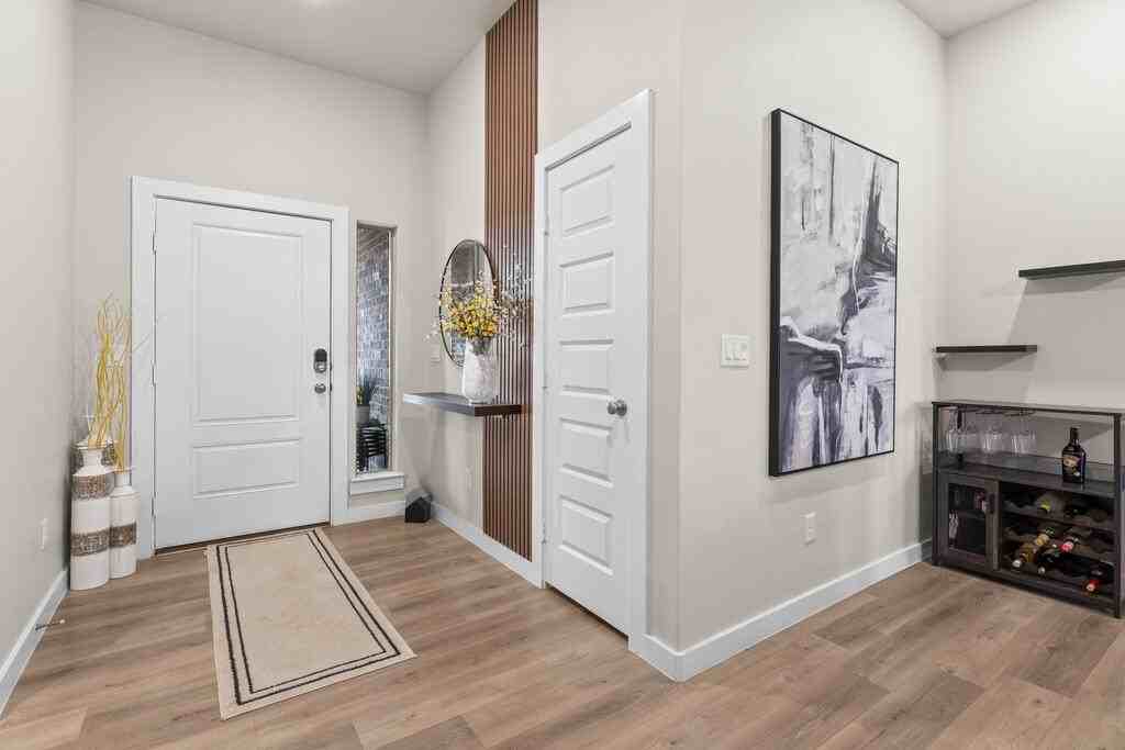 2512 Blazing Saddle Blvd - Photo 4 of 24