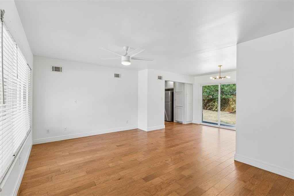2305 Barclay Rd - Photo 3 of 28