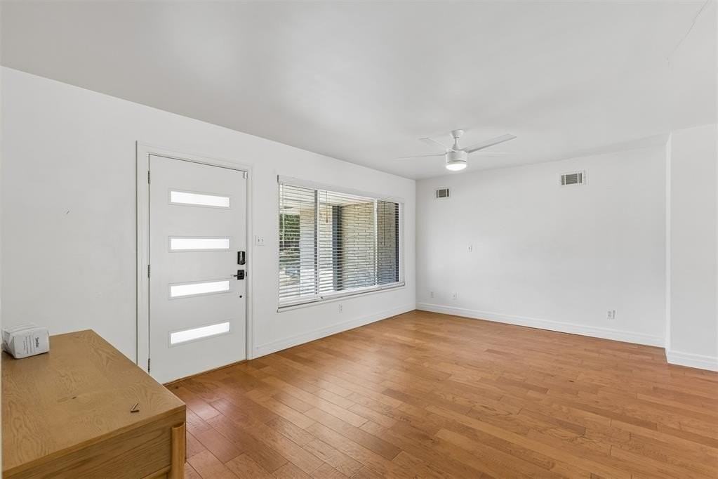 2305 Barclay Rd - Photo 6 of 28